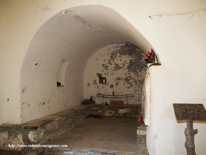 CAPILLA ADOSADA AL MURO NORTE, BAJO LA TORRE